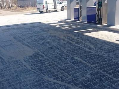 kostka brukowa, stacja benzynowa 4